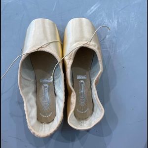 Freed Classic Pro 90 pointe shoes triangle maker